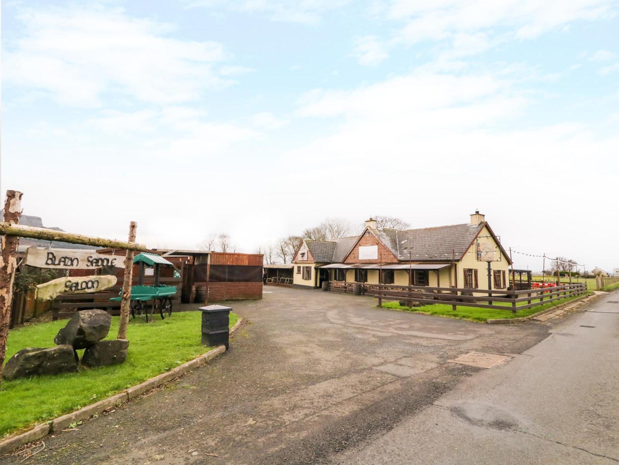 Apache Falls Lodge Limavady Εξωτερικό φωτογραφία