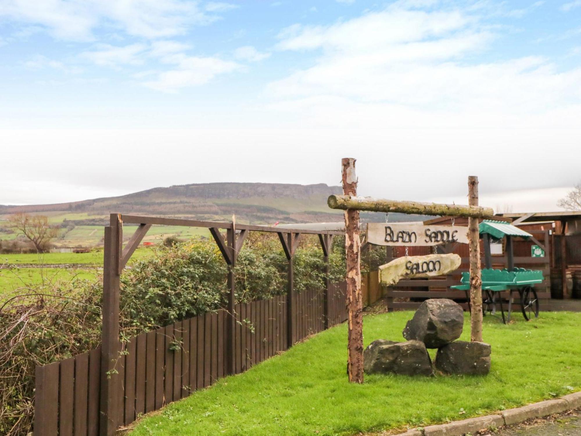 Apache Falls Lodge Limavady Εξωτερικό φωτογραφία